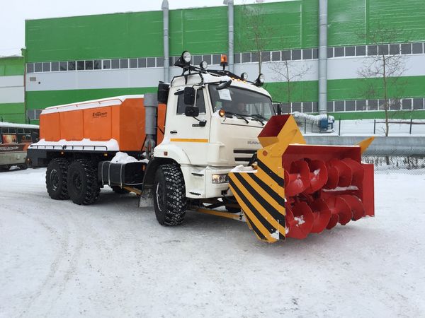 Шенекороторный снегоуборщик на шасси Камаз